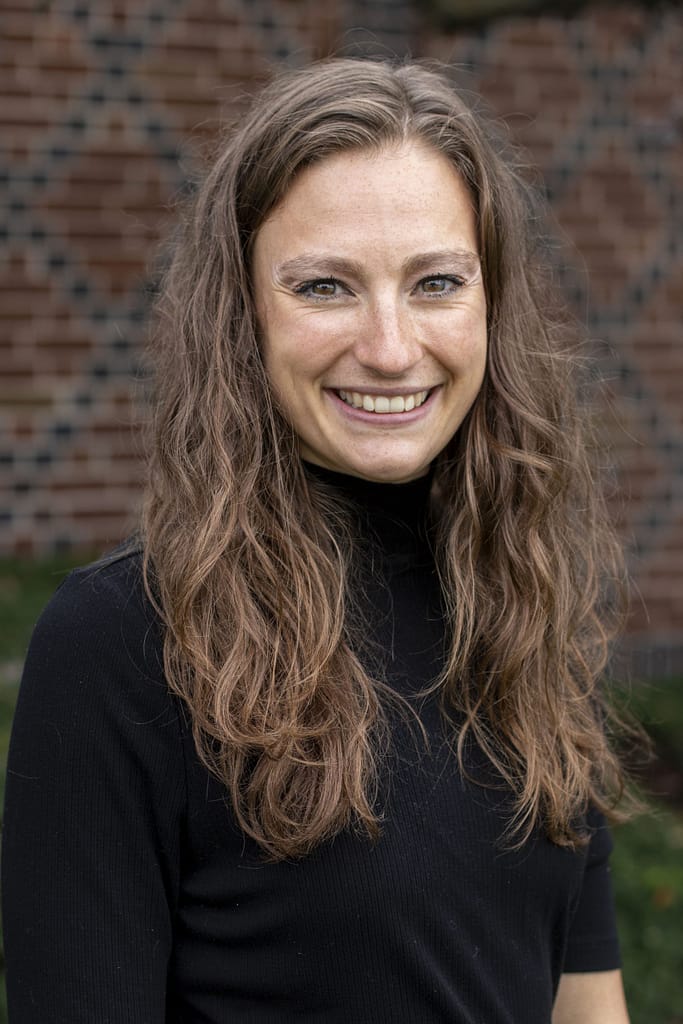 Louise Montag headshot